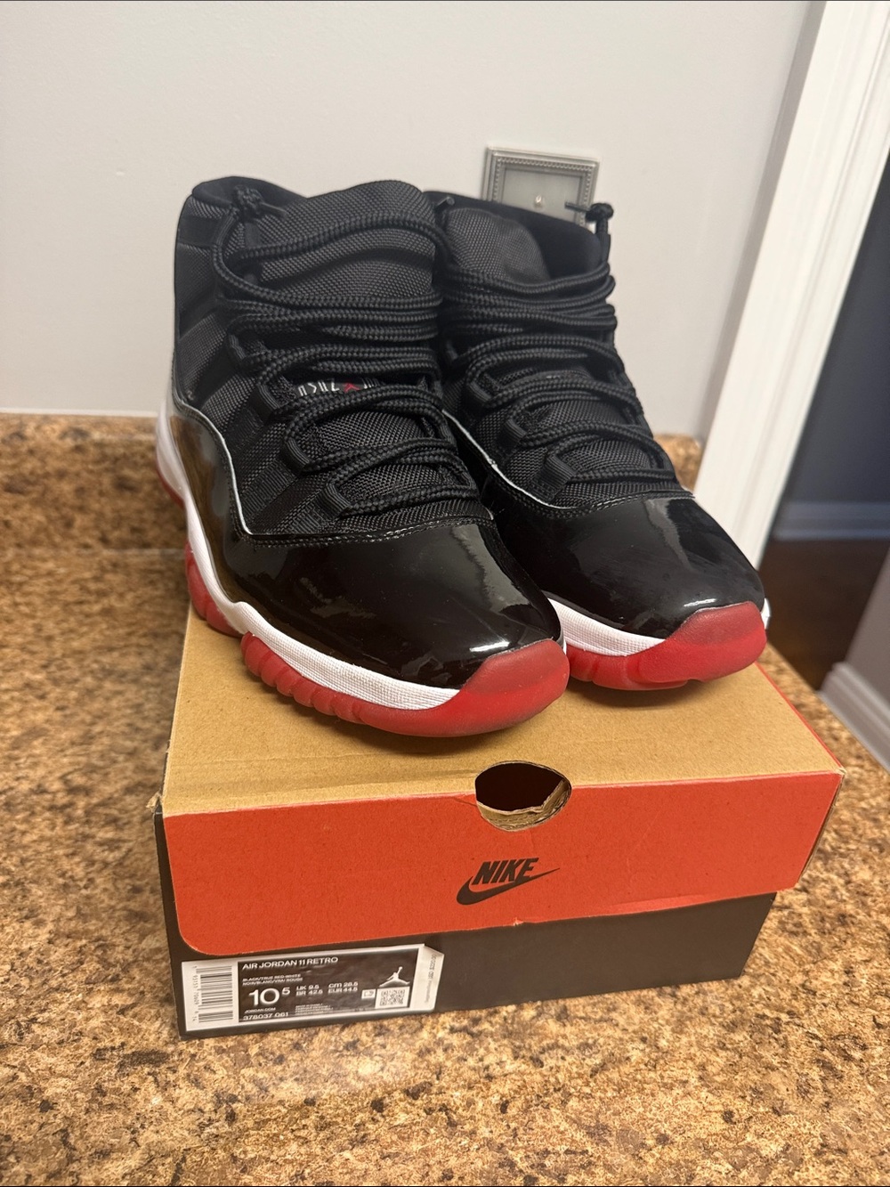 Nike Air Jordan 11 Retro - Black/Red